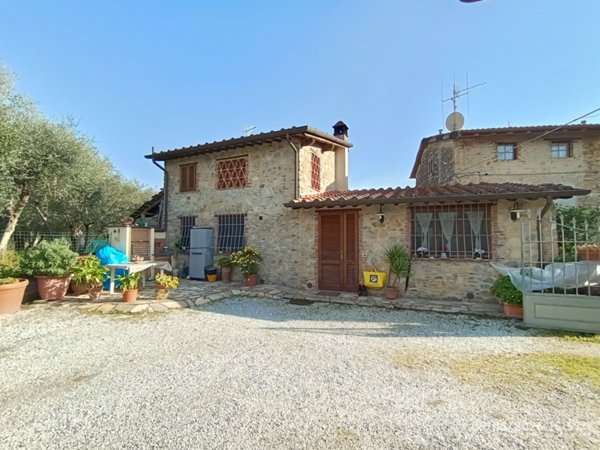 casale in vendita a Camaiore in zona Pontemazzori