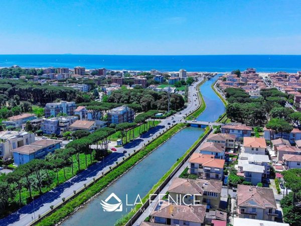appartamento in vendita a Camaiore in zona Lido di Camaiore