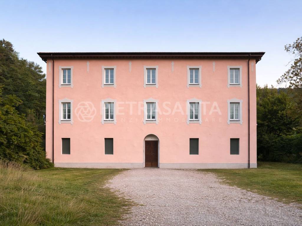 casa indipendente in vendita a Camaiore