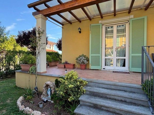 casa indipendente in vendita a Camaiore
