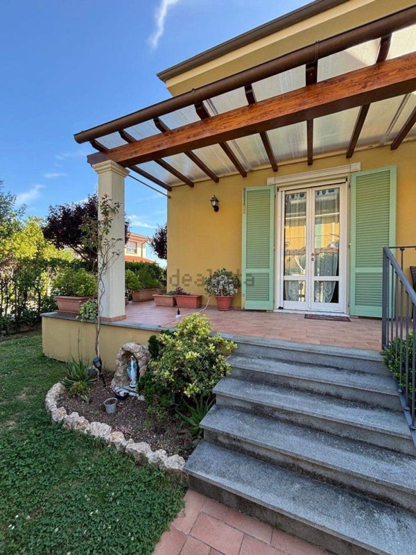 casa indipendente in vendita a Camaiore in zona Capezzano Pianore