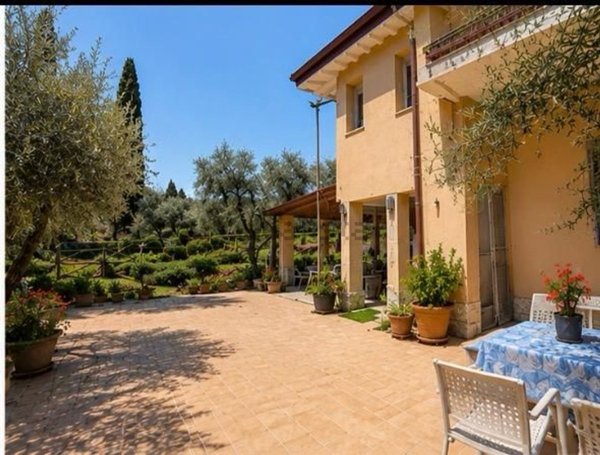 casale in vendita a Camaiore in zona Capezzano Pianore