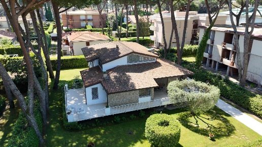 casa indipendente in vendita a Camaiore in zona Lido di Camaiore