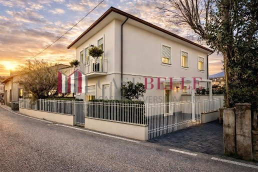 casa indipendente in vendita a Camaiore