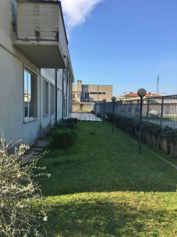casa semindipendente in vendita a Camaiore in zona Capezzano Pianore