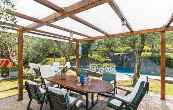 casa indipendente in vendita a Camaiore