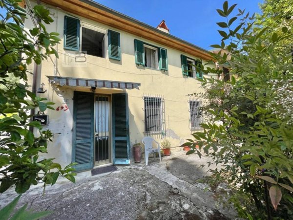 casa indipendente in vendita a Camaiore in zona Montemagno