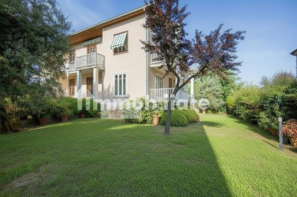 appartamento in vendita a Camaiore in zona Lido di Camaiore