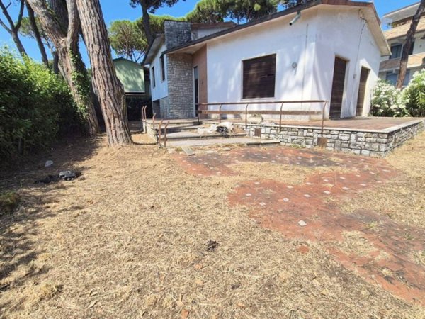 casa indipendente in vendita a Camaiore