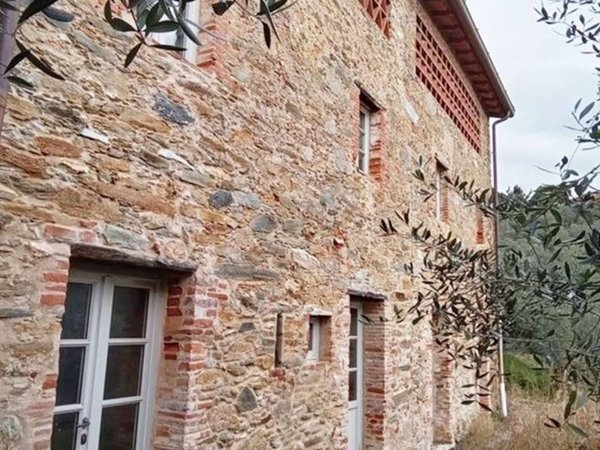 casa indipendente in vendita a Camaiore in zona Capezzano Pianore