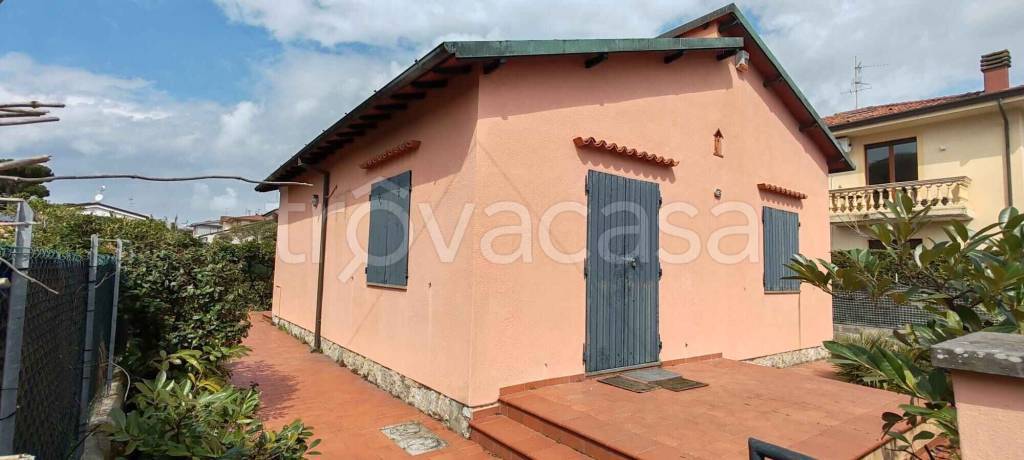 casa indipendente in vendita a Camaiore in zona Lido di Camaiore