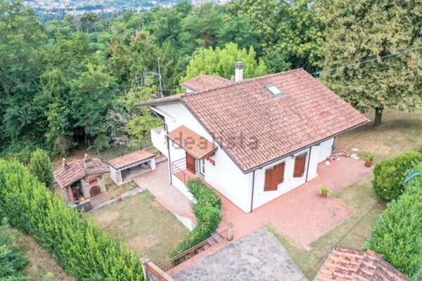 casa indipendente in vendita a Camaiore in zona Vado