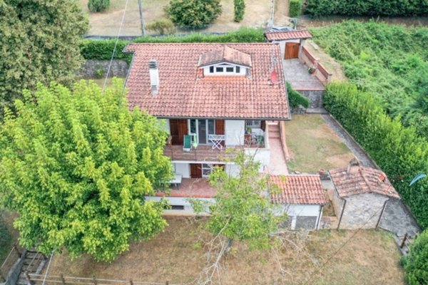 casa indipendente in vendita a Camaiore