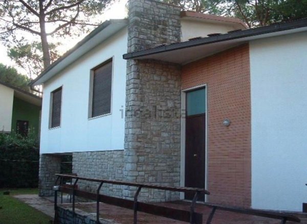 casa indipendente in vendita a Camaiore in zona Lido di Camaiore
