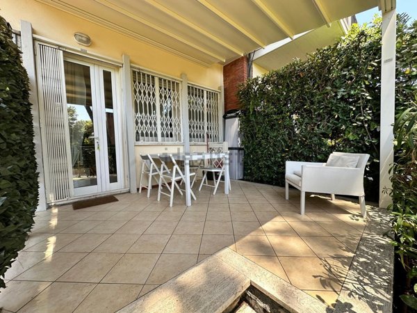 appartamento in vendita a Camaiore in zona Lido di Camaiore
