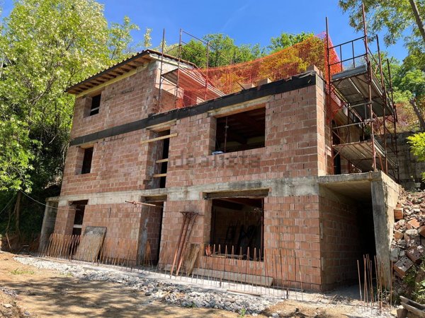 pentavano in vendita a Camaiore in zona Lombrici