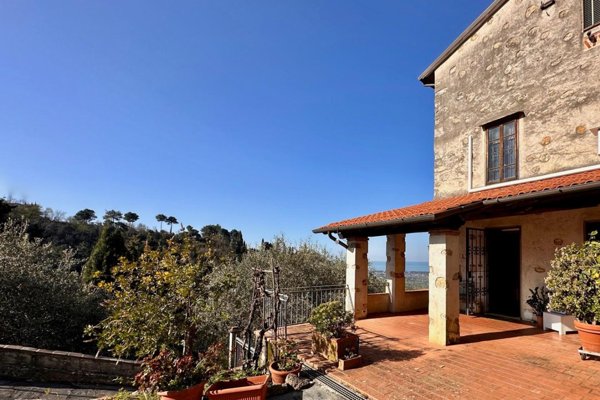 casale in vendita a Camaiore in zona Monteggiori
