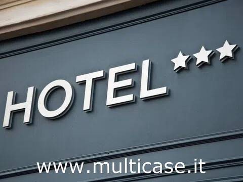 intera palazzina in vendita a Camaiore in zona Lido di Camaiore