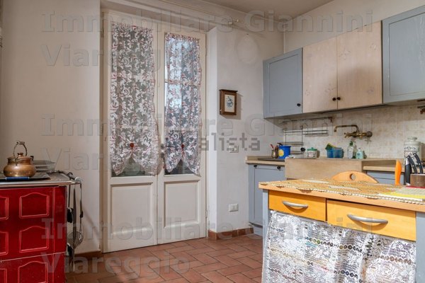 casa indipendente in vendita a Camaiore in zona Capezzano Pianore