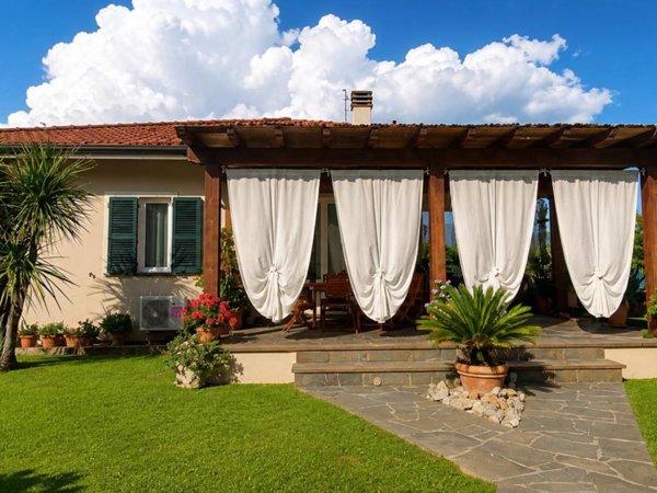 casa indipendente in vendita a Camaiore in zona Lido di Camaiore