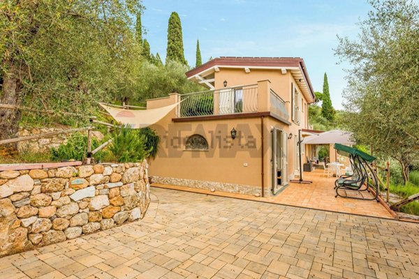 casa indipendente in vendita a Camaiore in zona Lido di Camaiore