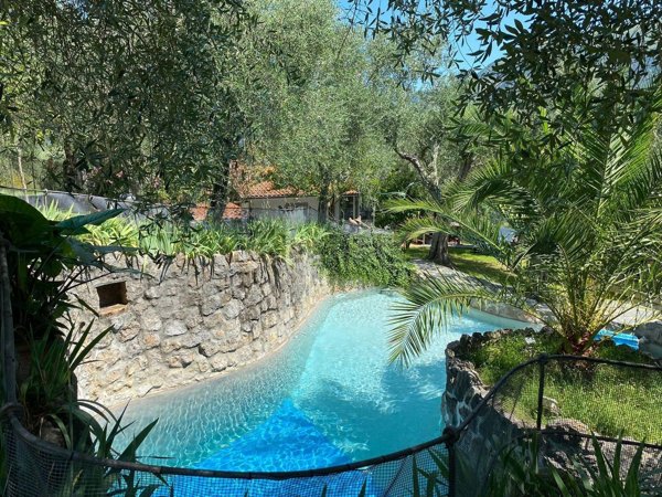 casa indipendente in vendita a Camaiore in zona Pontemazzori