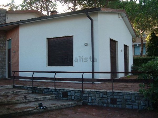 casa indipendente in vendita a Camaiore in zona Lido di Camaiore