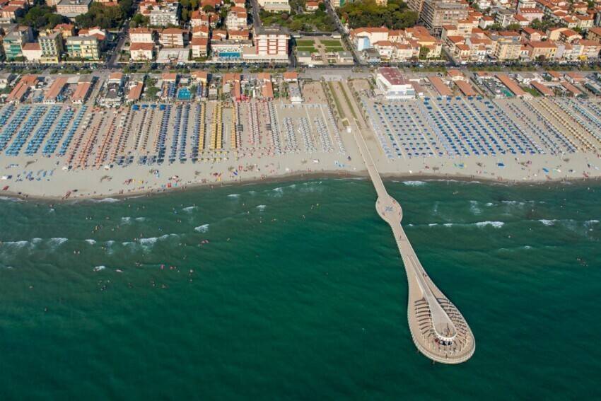 intera palazzina in vendita a Camaiore in zona Lido di Camaiore