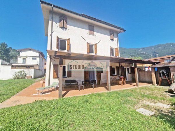 casa indipendente in vendita a Camaiore in zona Montebello