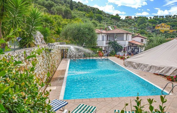 casa indipendente in vendita a Camaiore in zona Capezzano Pianore