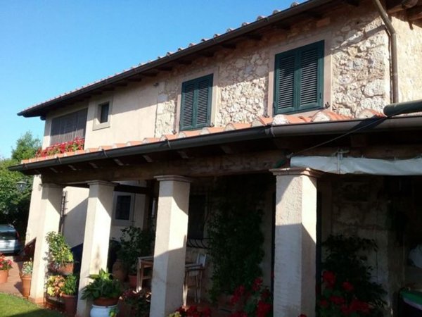 quadrivano in vendita a Camaiore in zona Pieve di Camaiore