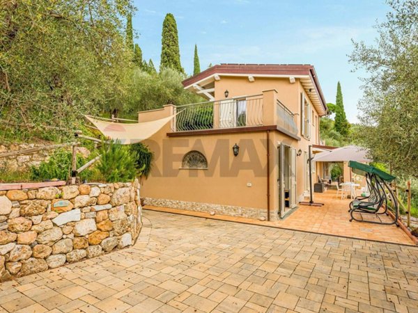 casa indipendente in vendita a Camaiore in zona Lido di Camaiore