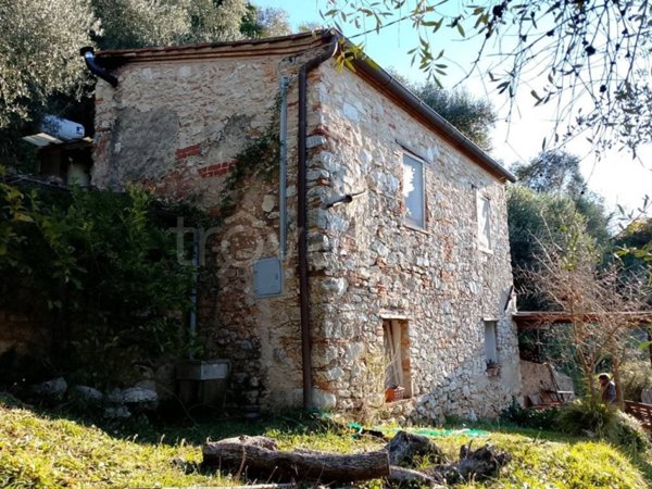 casa indipendente in vendita a Camaiore