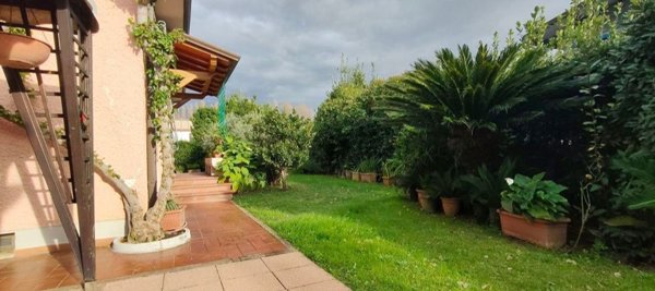 casa indipendente in vendita a Camaiore in zona Lido di Camaiore
