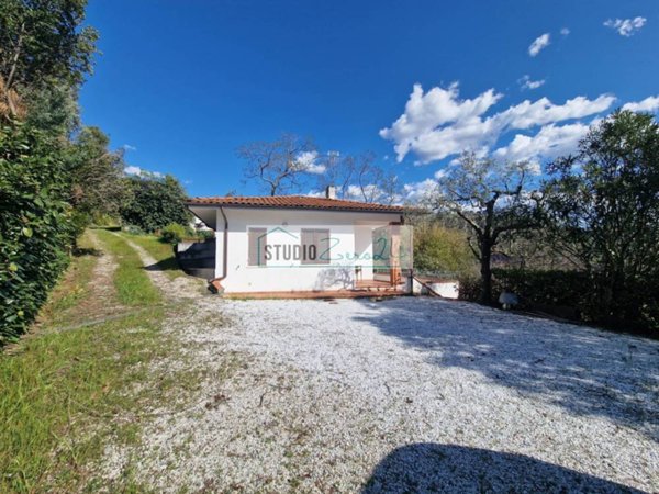 casa indipendente in vendita a Camaiore in zona Capezzano Pianore