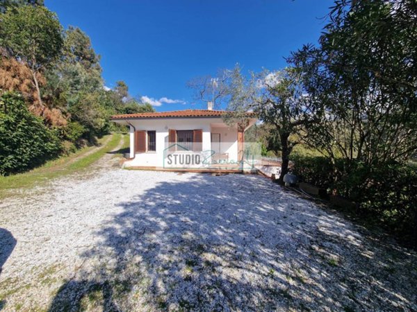 casa indipendente in vendita a Camaiore in zona Capezzano Pianore