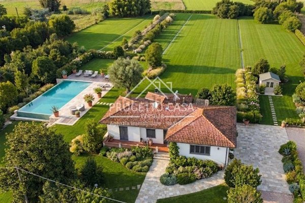 casa indipendente in vendita a Camaiore in zona Capezzano Pianore