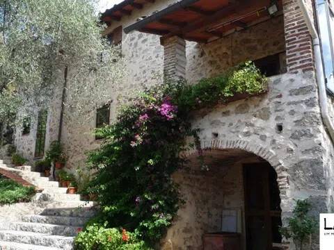 casa indipendente in vendita a Camaiore in zona Montebello