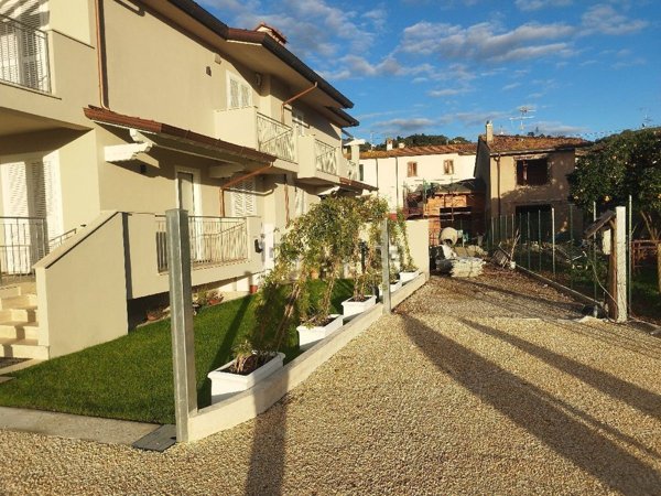 casa indipendente in vendita a Camaiore in zona Capezzano Pianore
