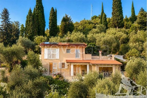 casa indipendente in vendita a Camaiore