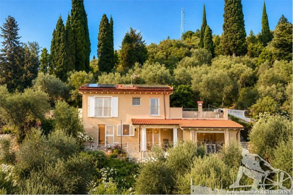 casa indipendente in vendita a Camaiore in zona Monteggiori