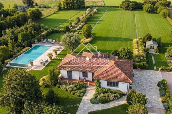 casa indipendente in vendita a Camaiore in zona Capezzano Pianore