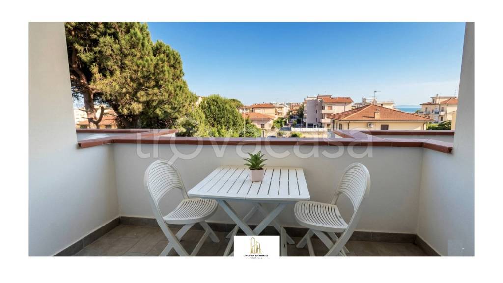 appartamento in vendita a Camaiore in zona Lido di Camaiore