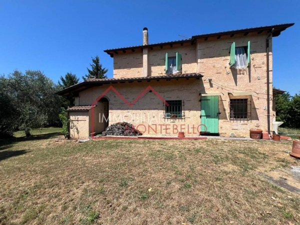 casa indipendente in vendita a Camaiore in zona Santa Lucia