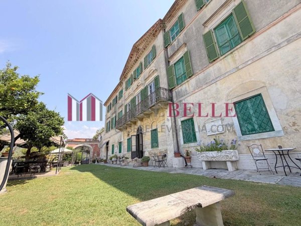 negozio in vendita a Camaiore