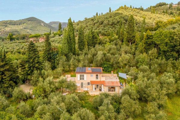 casa indipendente in vendita a Camaiore