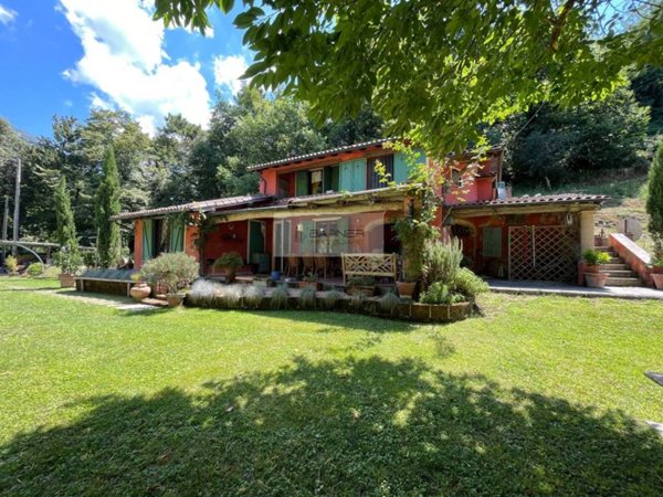 casa indipendente in vendita a Camaiore