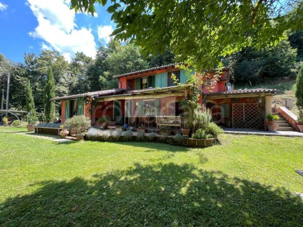 casa indipendente in vendita a Camaiore