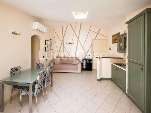 appartamento in vendita a Camaiore in zona Lido di Camaiore