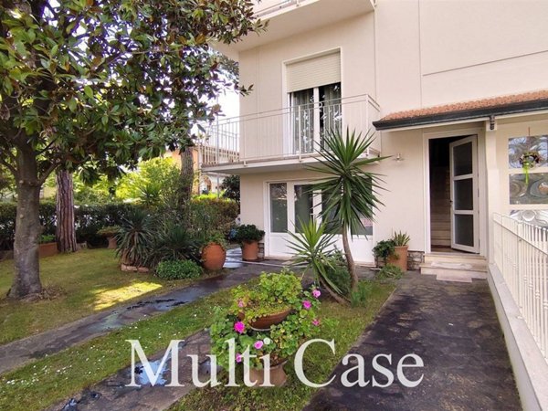 casa indipendente in vendita a Camaiore